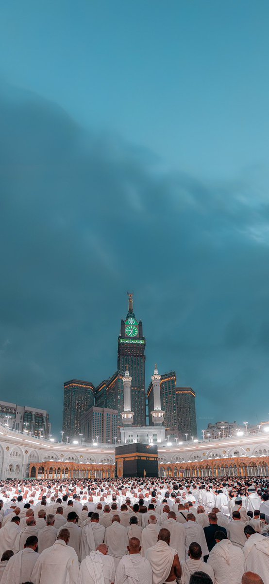 اللَّهُمَّ إِنَّكَ عَفُوٌّ تُحِبُّ الْعَفْوَ فَاعْفُ عَنِّا.