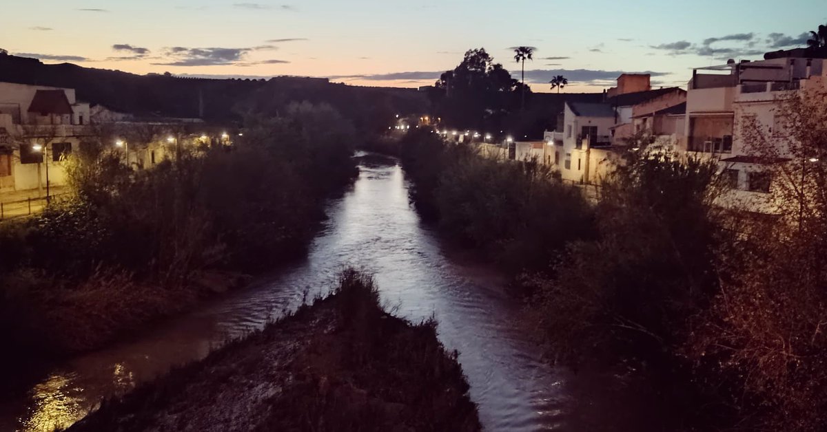 📍 Buenos días #PuenteGenil! 
 
📌"Es mucho más difícil juzgarse a sí mismo, que juzgar a los otros. Si consigues juzgarte rectamente es que eres un verdadero sabio". (Antoine de Saint-Exupéry). 
 
📅Jueves 27 de marzo, 21 °C de máxima, 8 °C de mínima, despejado, viento flojo.