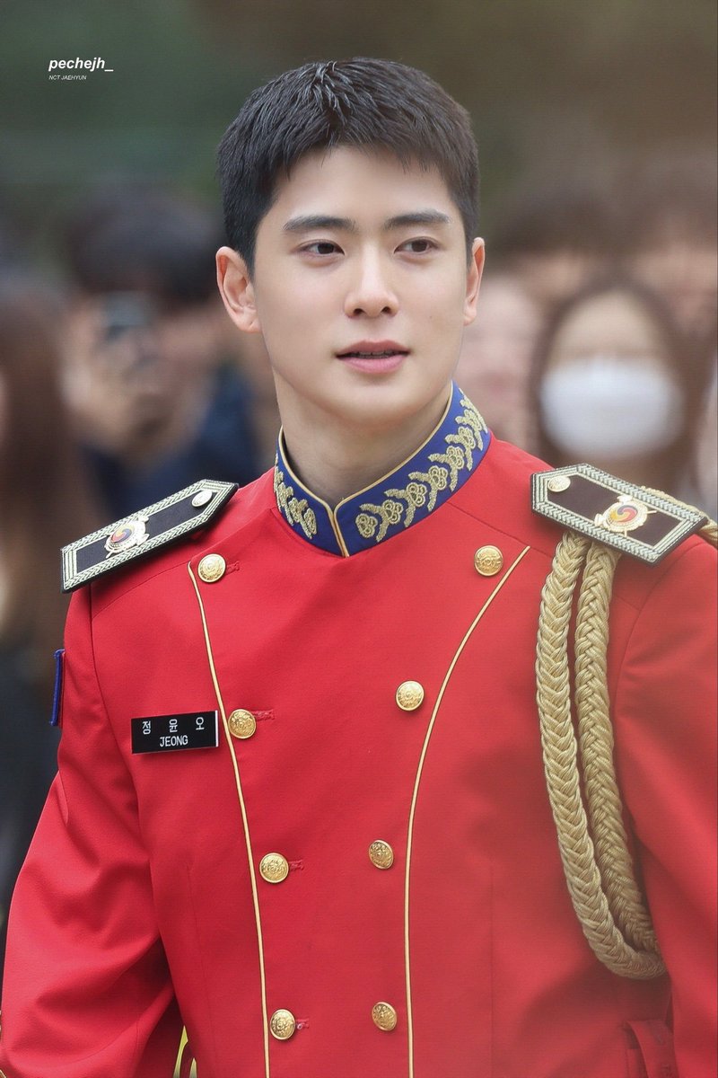 โหหหหห พระเอกซีรีส์ชัดๆเลย🥹