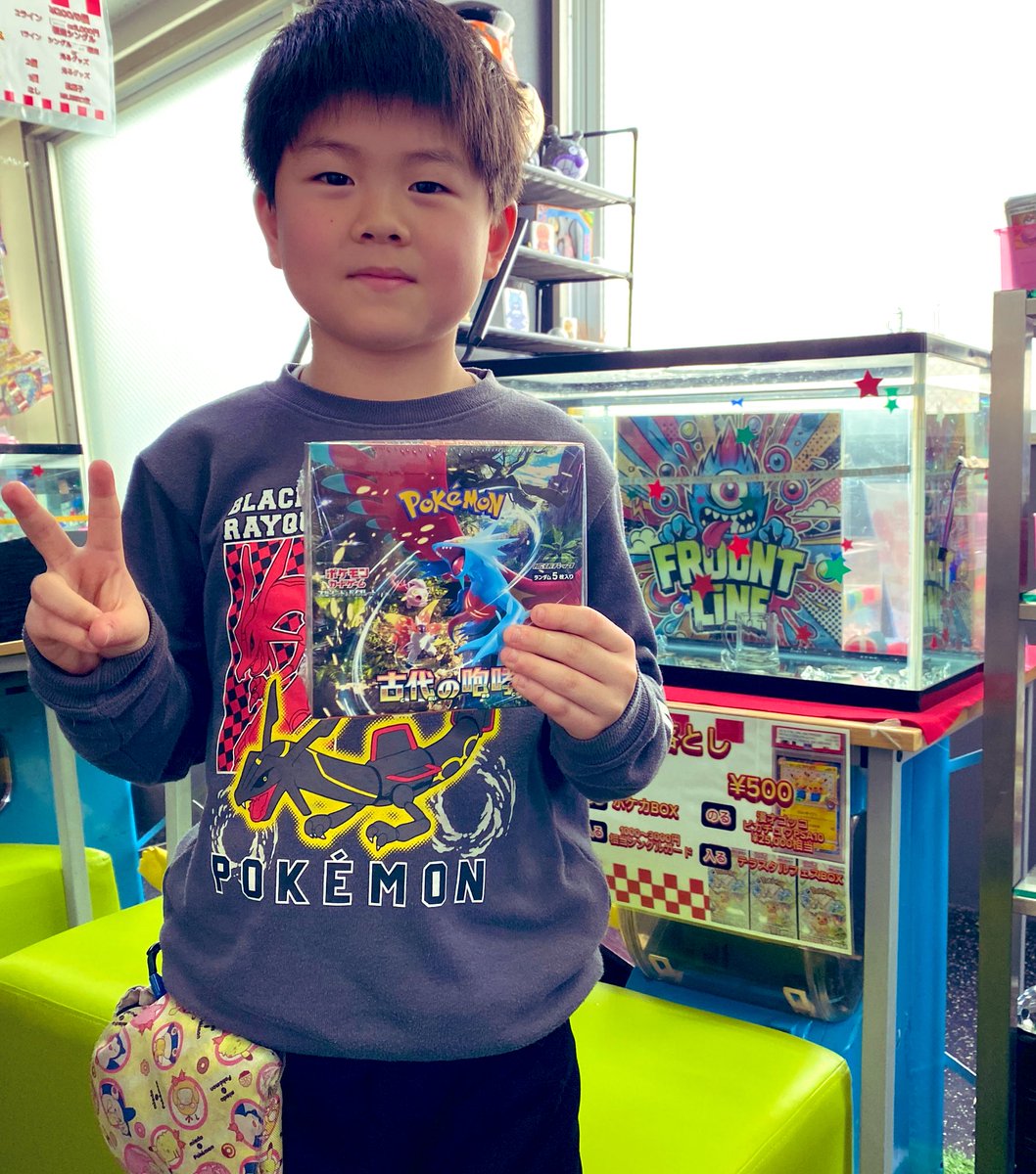 長野 トレカフロントライン コイン落とし🪙✨ 見事100円3発で成功🔥 GETできた時の表情はみんな をハッピーに👏✨✨  春休みなので景品がバージョンUP🔥 100円でBOX狙えちゃいます🔥 チャレンジ成功おめでとう👏👏 #ミニゲーム #コイン落とし #BOX獲得