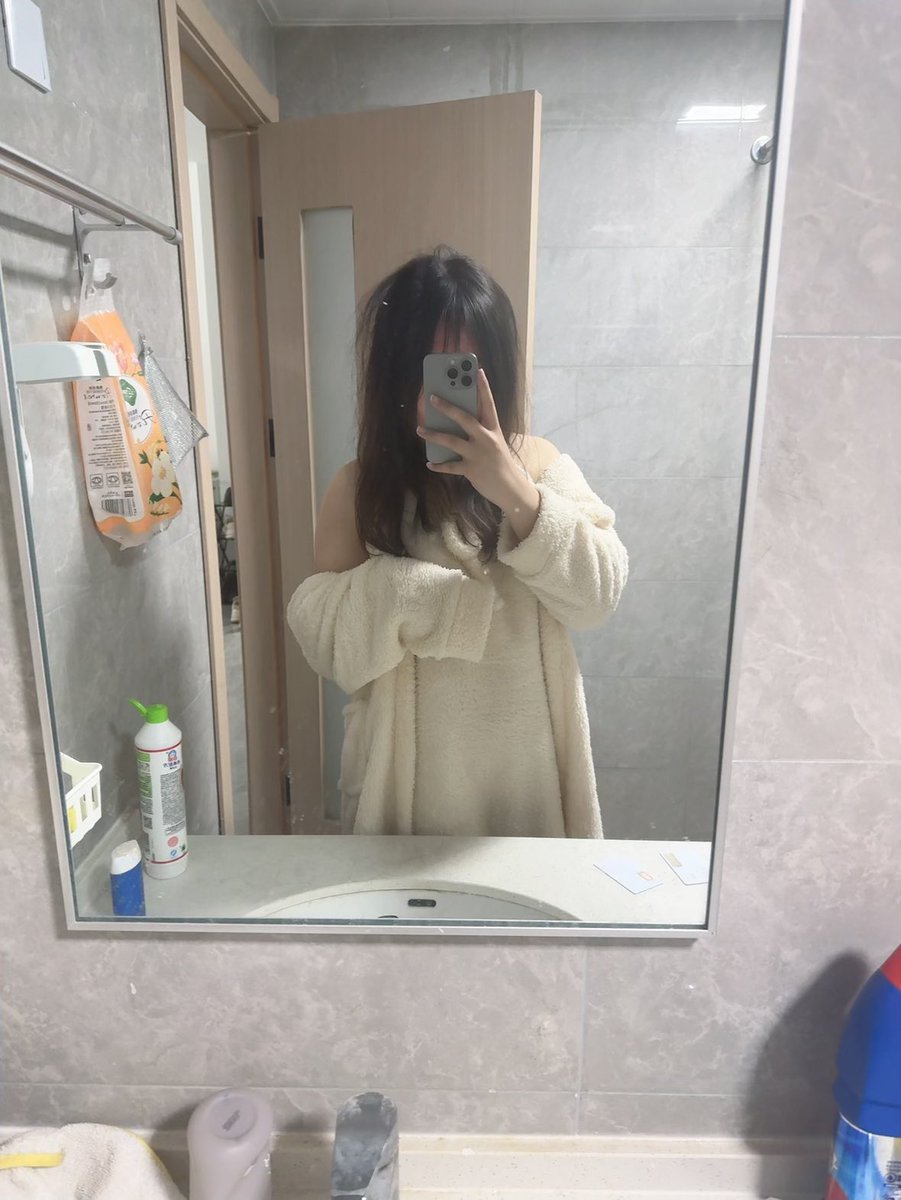 EphiaPek's tweet photo. 刚睡起来像是被蹂躏过一番的样子😋 https://t.co/qhzZAryvP1