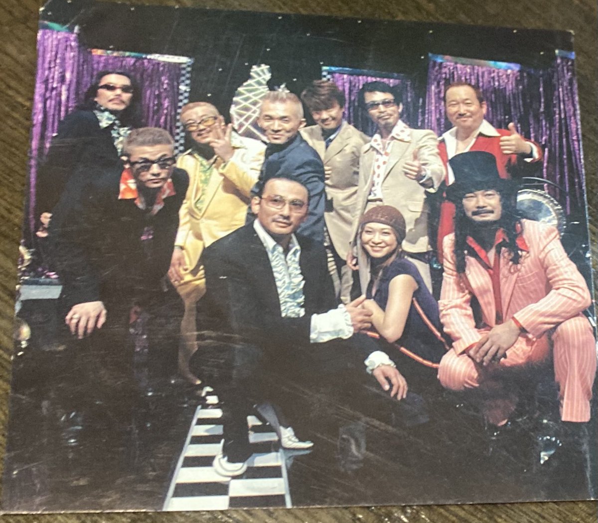 crazybenchan's tweet photo. クレイジーケンバンドのドラマー組長こと「廣石惠一さん」が令和7年3月16日、脳出血のため64歳で逝去されました。
謹んでお悔やみ申し上げますとともに、心からご冥福をお祈りいたします。
廣石さん！ありがとうございました。

#クレイジーケンバンド
#廣石惠一
#CKB
#組長
#杉山清貴
#オメガトライブ https://t.co/CsE3dFgUQ2