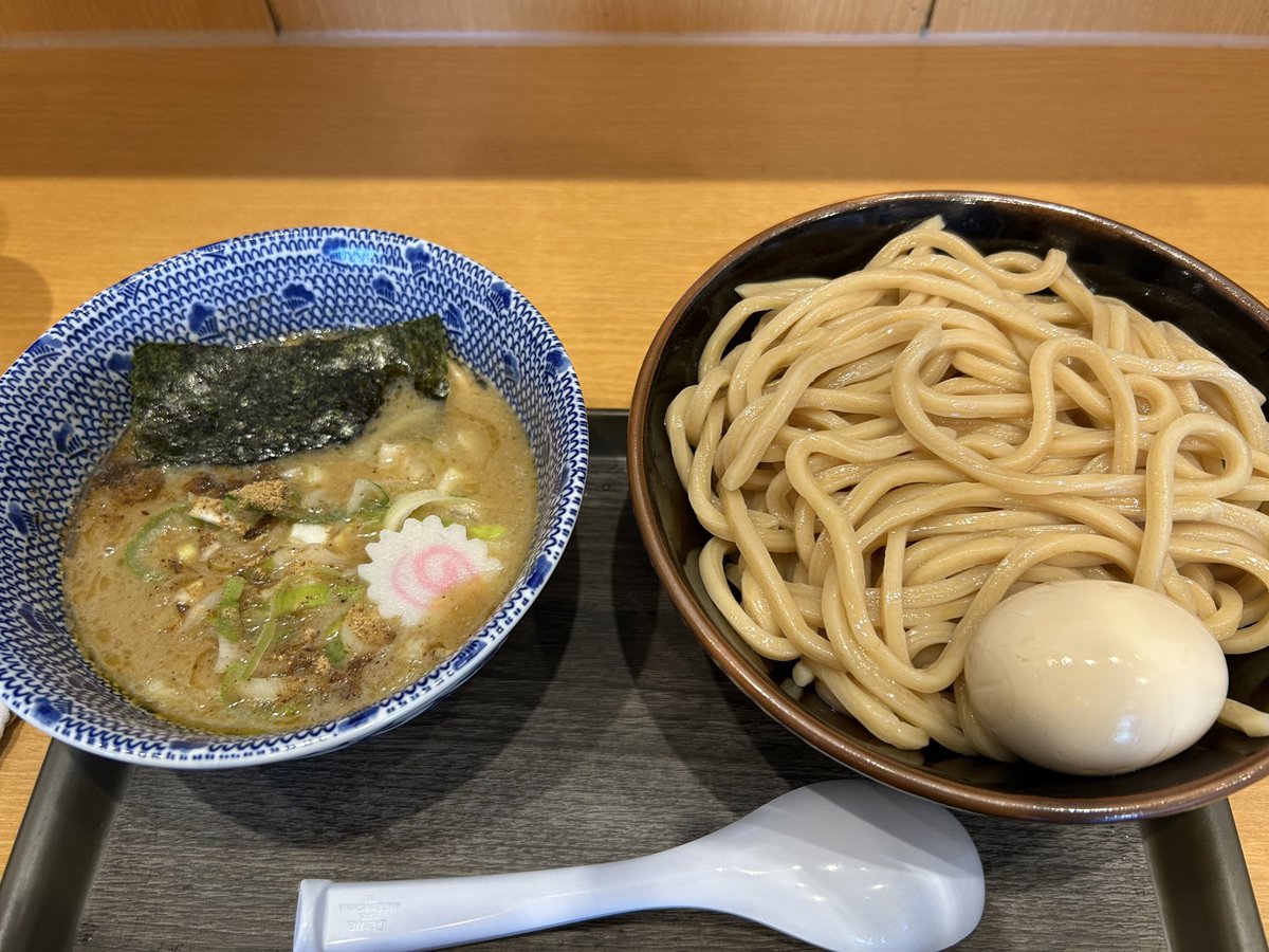 新居移る前の手続きまわり。
暑い、もう夏だよ。運転免許センターが遠すぎて熱中症になってダウン。
近くで見つけた、つけ麺美味しかった🍜3店舗しかないらしいから、一応ご当地ラーメン？