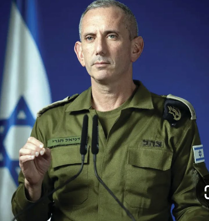 אלו השעות האחרונות של תא״ל דני הגרי בתפקיד דובר צה״ל. 
היום אחה״צ הוא יסיים את תפקידו ויוחלף ע״י תא״ל אפי דפרין. 
וביום הזה אני מבקש בשם רבים וטובים לומר להגרי שהפך בעל כורחו לסמל בולט של המלחמה הזו - תודה רבה. 
ביננו , דוברי צה״ל לשעבר ישנה הסכמה מלאה שמעולם לא התנסה דובר צה״ל