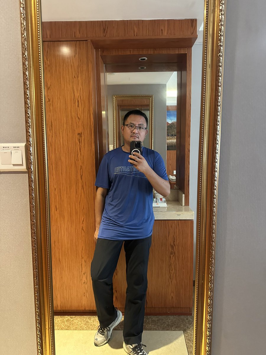 背仔角小黑皮 tweet media