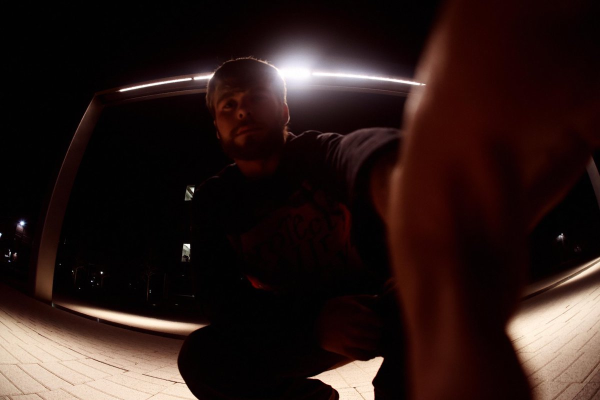 Ihatelogan tweet media