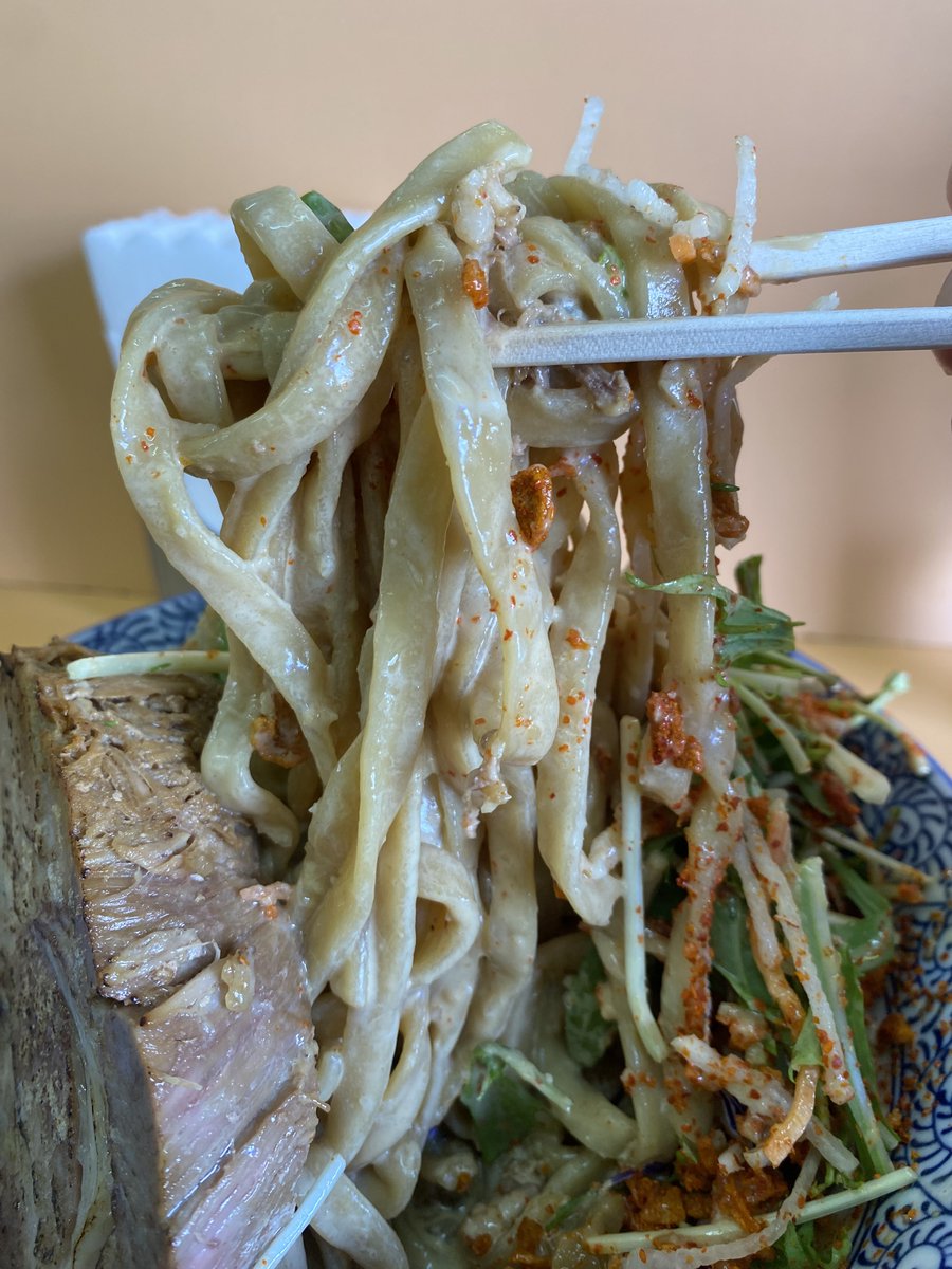donki_jr's tweet photo. 冷やし中華(ニンニクアブラ🍜🎐
まだ3月なのに冷やし中華が食べられるなんて嬉しい😋
極厚な豚さんも男前ですね🐷
麺の歯応えが素晴らしい〜((*´゚艸゚`*))まぃぅ~♪
#Akkey
#幸手市 https://t.co/iIYWsWMRmC