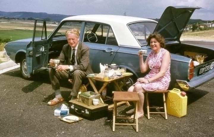 Mufasa0062's tweet photo. Before the corrupt ANC came along, we could actually have a picnic next to the road. https://t.co/9s1A1NCWpR
