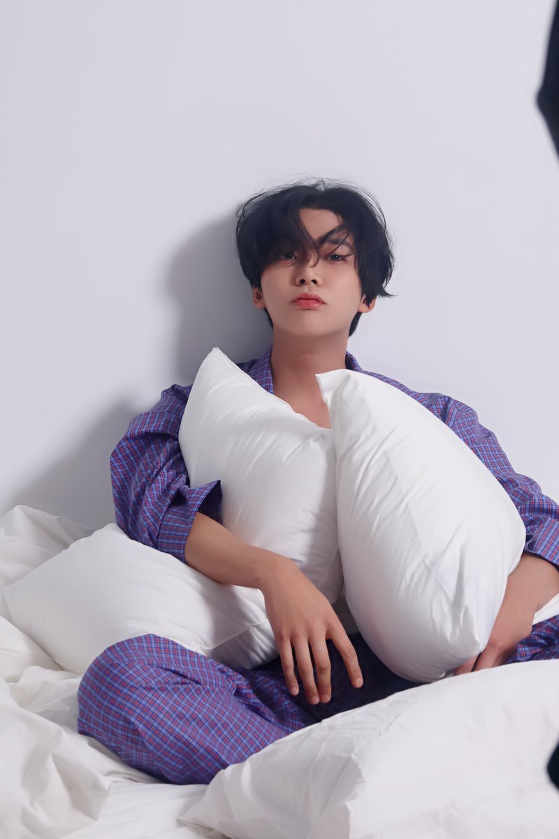 FNC_ACTOR's tweet photo. [📷] 2025 SEASON'S GREETINGS - DAY OFF 비하인드 - 🛌

✔ https://t.co/YVesgJBphp
더 많은 사진은 배우 로운 공식 팬카페 [로밍]에서 확인해주세요!

#로운 #ROWOON #RW_DAYOFF https://t.co/onj7oxtprz
