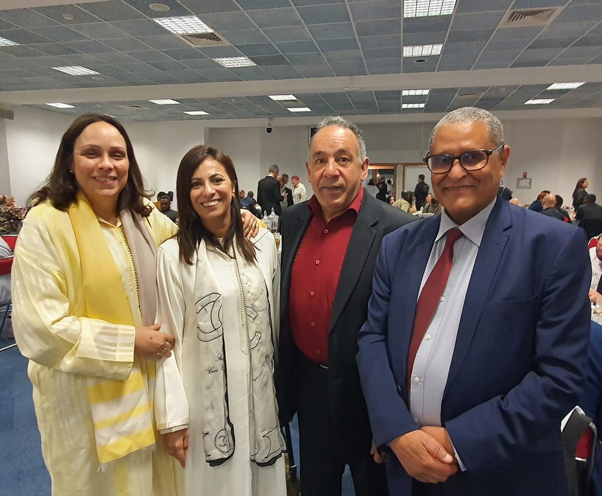 Rupture du jeûne à la Grand mosquée d'Évry-Courcouronnes, l'une des plus grandes de #France avec 7 000 mètres carrés de superficie.