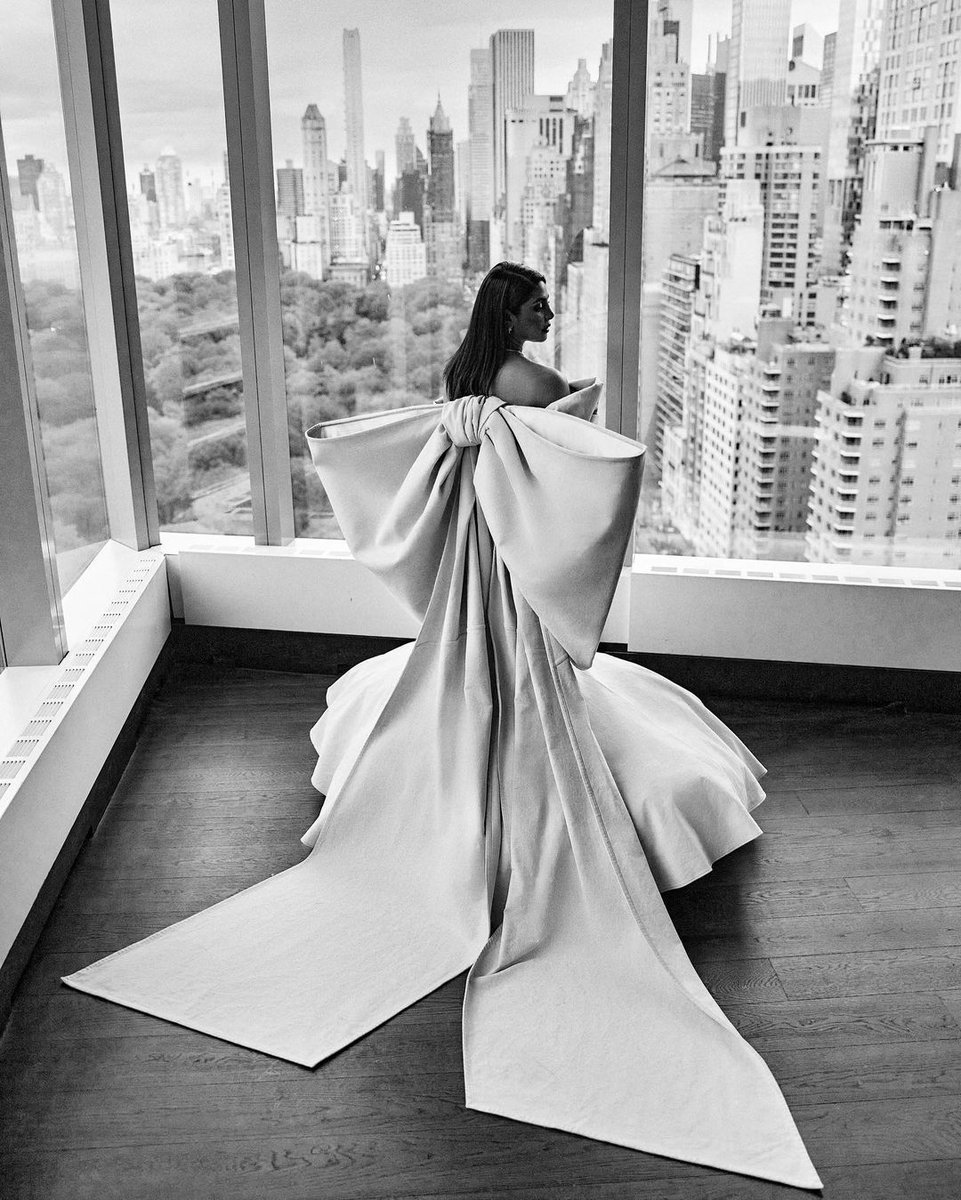VOGUEIndia's tweet photo. Mixing mermaidcore with denim, Priyanka Chopra Jonas knows how to be anything but conventional. 
Tap to see: https://t.co/dvjs4VPpRT https://t.co/bTWdXe2sFO