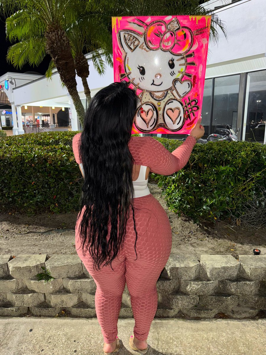 lilsirachaxoxo's tweet photo. Do you like my hello kitty painting ? 🖼️ https://t.co/KT81wESbbc