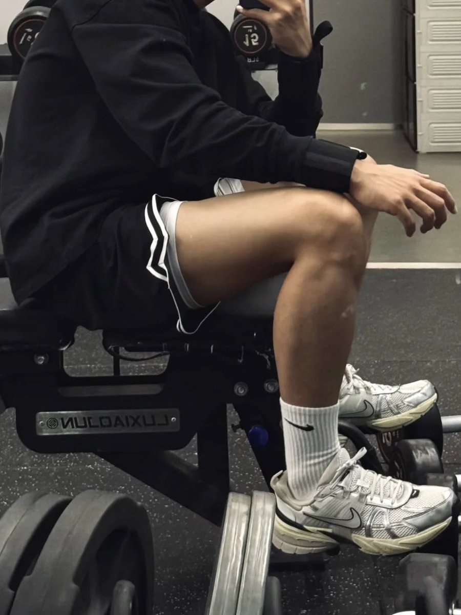 #成都 明天又要降温了
#成都农牛 #成都spa #成都按摩 #成都伴游 #成都脱毛 #成都体育生 #成都直男 #成都男士脱毛