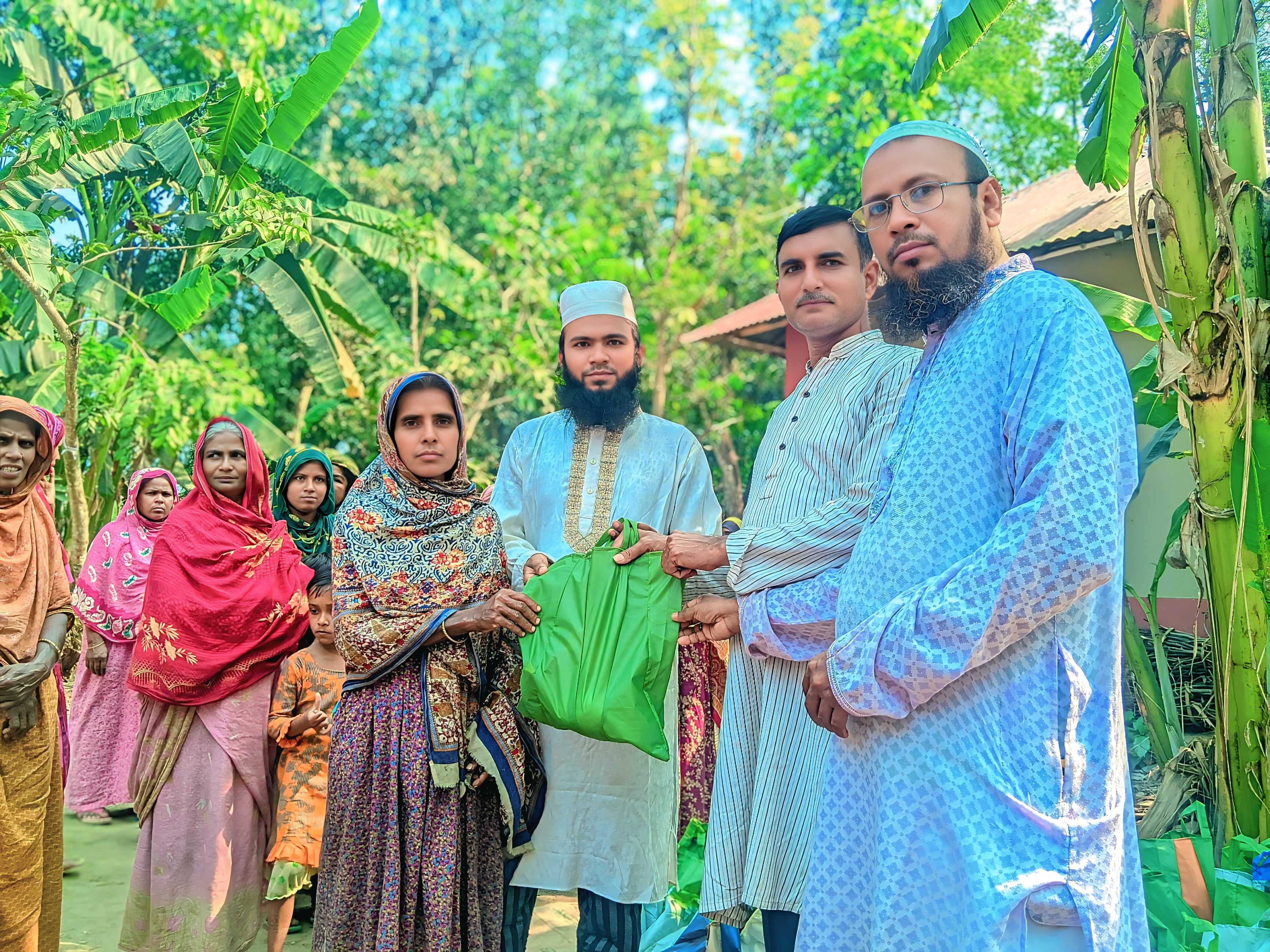 রূপসী নওগাঁর ঈদ উপহার পেলেন ১১০ অসহায় সুবিধাবঞ্চিত পরিবার