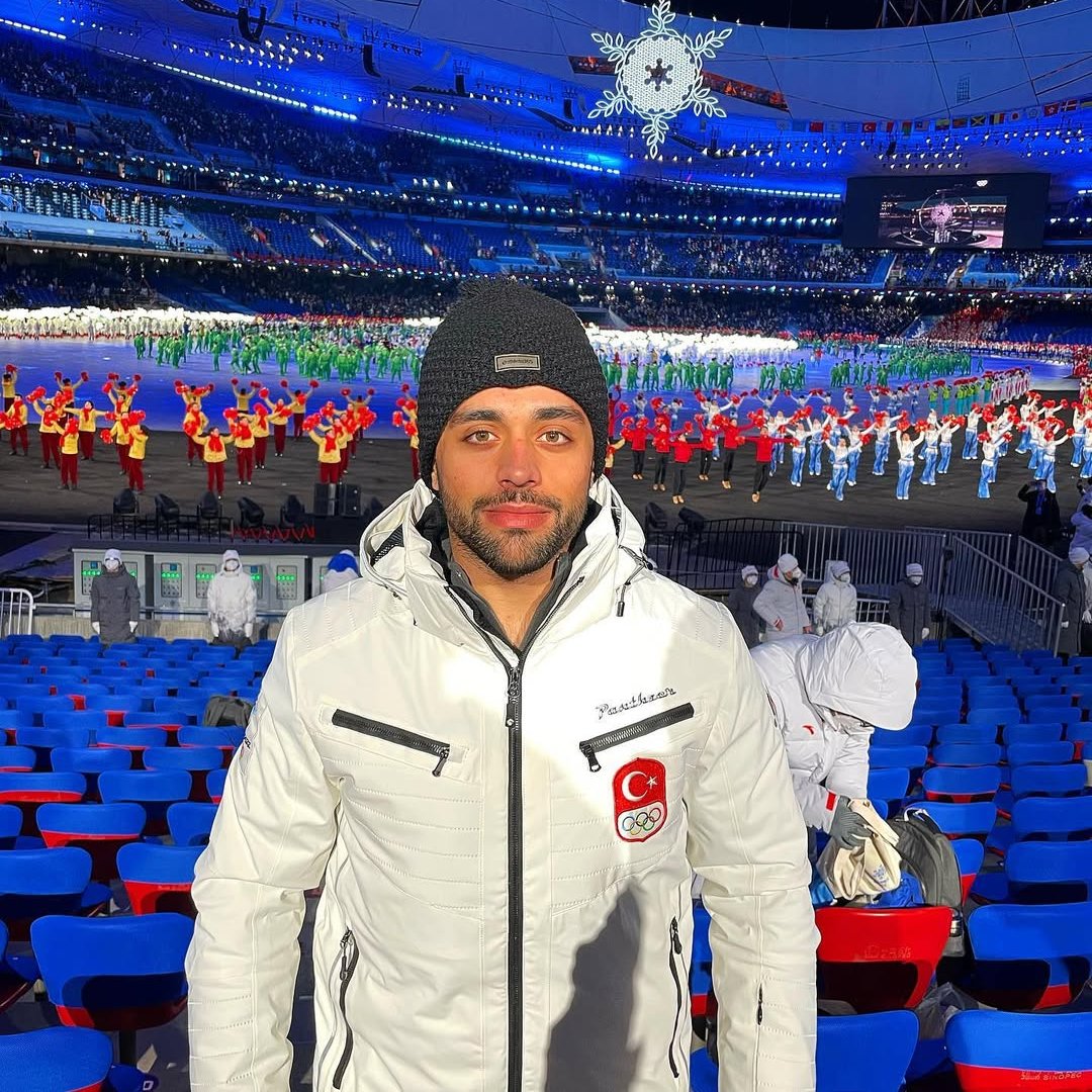 Uludağ Kervansaray Otel'de meydana gelen yangında hayatını kaybeden kişinin 24. Pekin Kış Olimpiyatları'nda Türkiye'yi temsil eden Milli Kayakçı Berkin Usta olduğu öğrenildi.