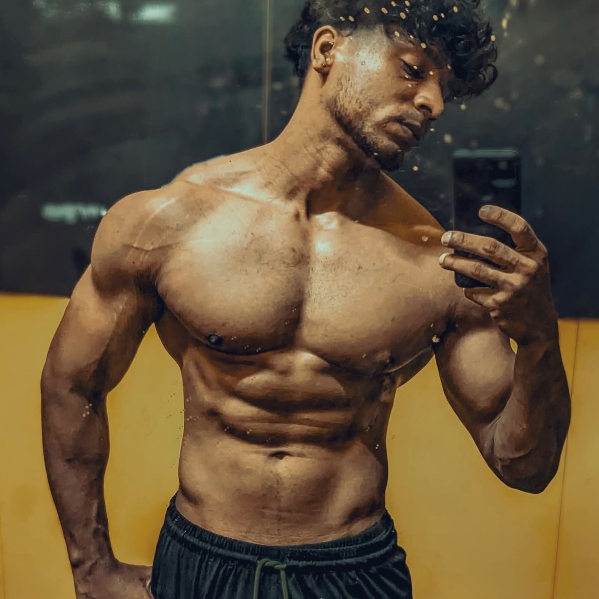 Gym thaayoli....mayakkuraan