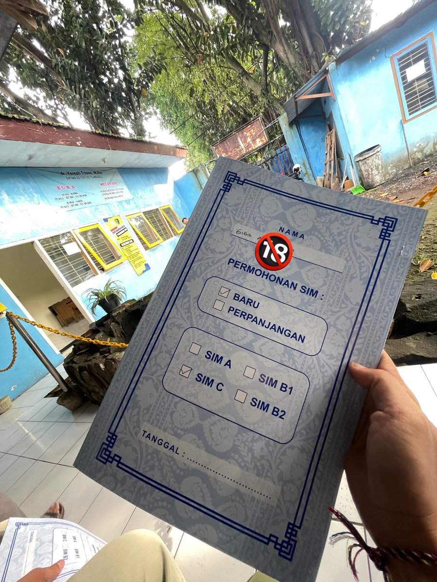 @papagasmarie tweet media