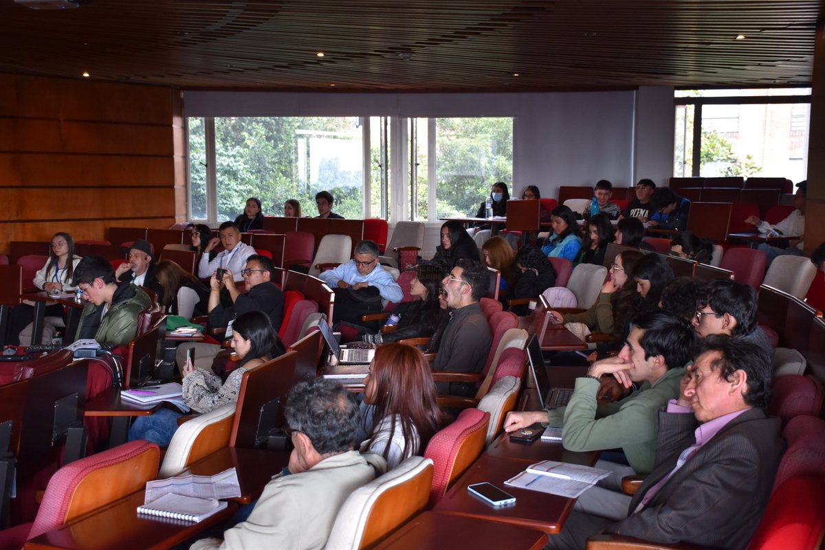 🌱 Desarrollo económico con enfoque territorial, soberanía alimentaria y paz fueron ejes del panel sobre Colombia en el #CongresoEconomistas2025. Experiencias rurales, retos ambientales y apuestas por la transformación productiva marcaron la jornada.