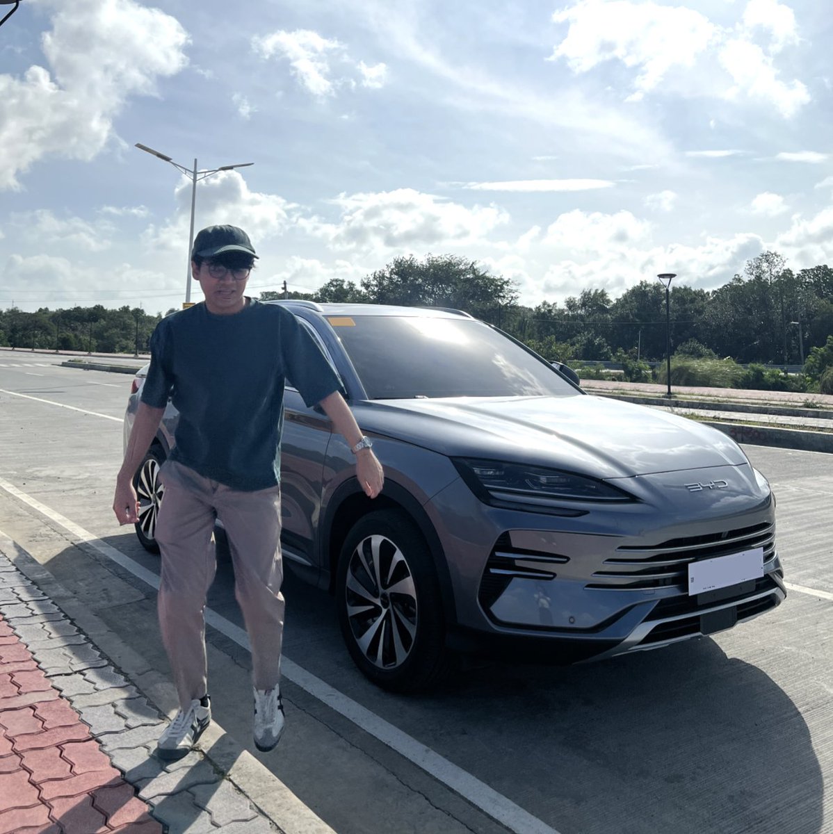 carlo_taleon's tweet image. I bought a BYD Sealion 6 earlier this year. Here's a photo of me with it in Iloilo Sunset Boulevard. 🌇
Put it through 4o and it captures the details so well, could probably still tweak it, but this is already amazing!!
