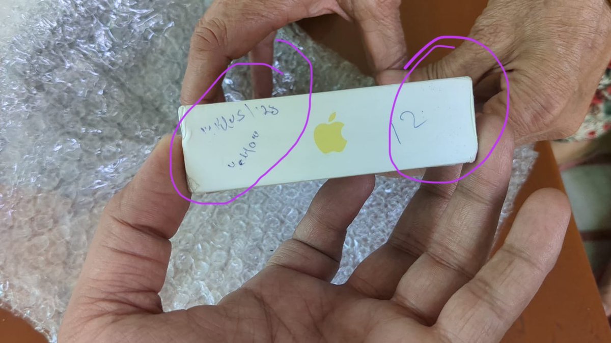 i_varunshukla's tweet image. @cromaretail this is the the sort of experience of buying an expensive phone from you first time -outer polybag sheet open, box covered with pen marks with damaged and and old box-   that too after paying packaging fee. #ZeroQualityControl

Cc: @Apple @Flipkart