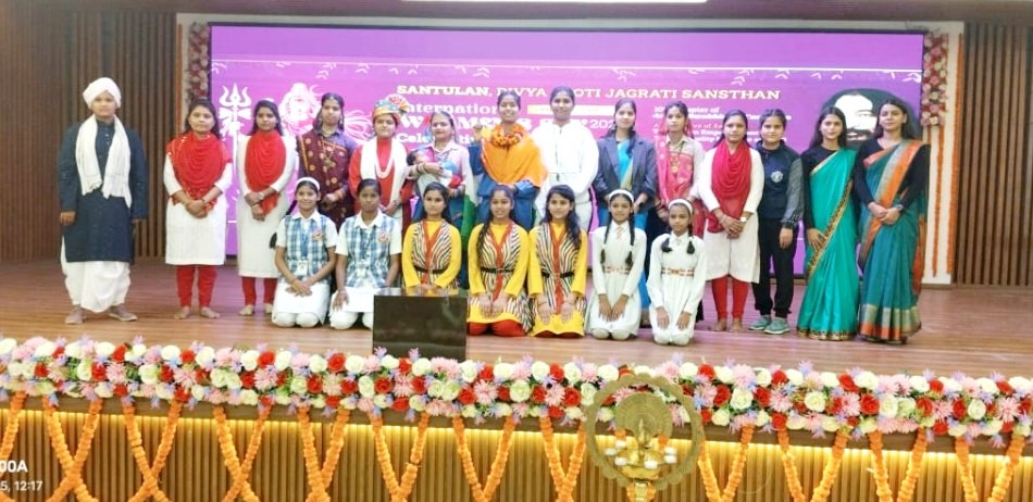 drm_drmizn's tweet image. मंडल रेल प्रबंधक, इज्जतनगर सुश्री वीणा सिन्हा के मुख्य आतिथ्य में 27 मार्च, 2025 को रोड संख्या 2 के रेलवे अधिकारी क्लब, इज्जतनगर पर महिला सशक्तिकरण समारोह का आयोजन किया गया।