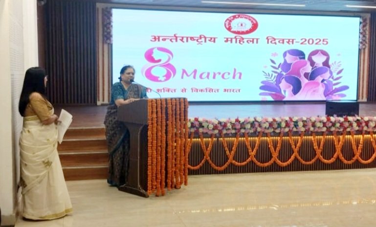 drm_drmizn's tweet image. मंडल रेल प्रबंधक, इज्जतनगर सुश्री वीणा सिन्हा के मुख्य आतिथ्य में 27 मार्च, 2025 को रोड संख्या 2 के रेलवे अधिकारी क्लब, इज्जतनगर पर महिला सशक्तिकरण समारोह का आयोजन किया गया।