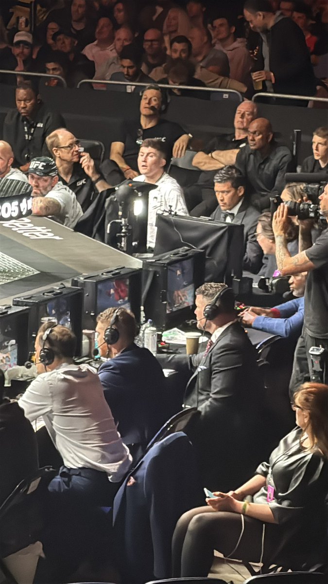 0xMarjorie's tweet image. Proper bucket list moment 🫰🏽✨🥷
#UFCLondon 

The boss @danawhite was in attendance 
@brucebuffer is an icon 
and 
#MichaelBisping is much bigger than I thought