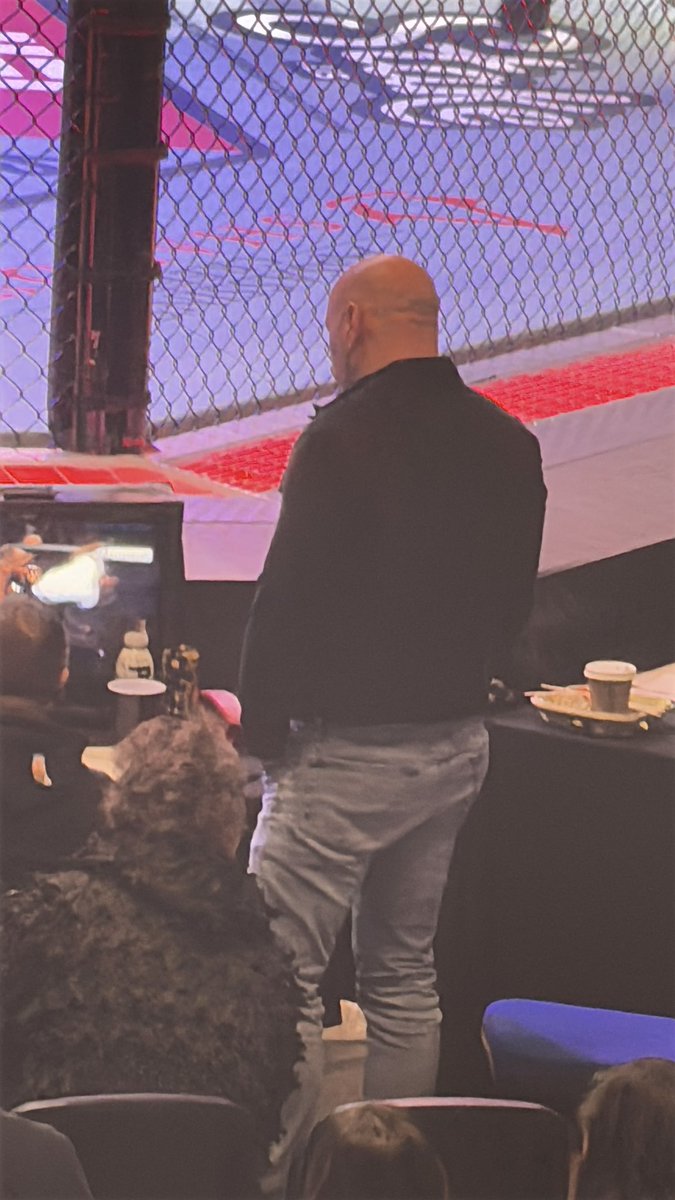 0xMarjorie's tweet image. Proper bucket list moment 🫰🏽✨🥷
#UFCLondon 

The boss @danawhite was in attendance 
@brucebuffer is an icon 
and 
#MichaelBisping is much bigger than I thought