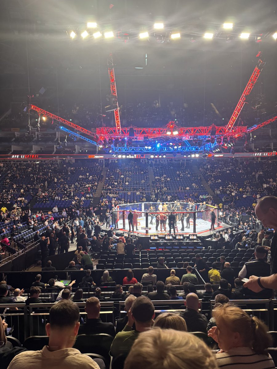 0xMarjorie's tweet image. Proper bucket list moment 🫰🏽✨🥷
#UFCLondon 

The boss @danawhite was in attendance 
@brucebuffer is an icon 
and 
#MichaelBisping is much bigger than I thought