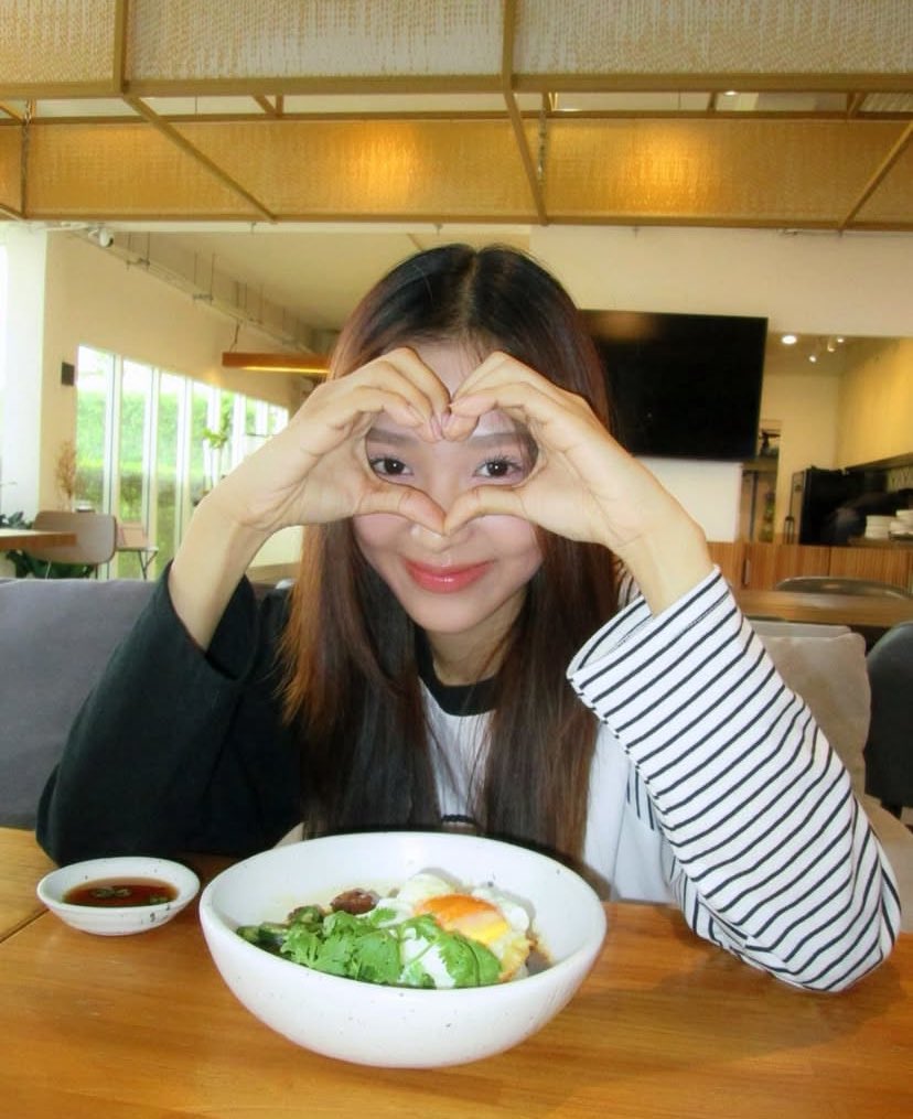 filmrachalvr's tweet photo. this is what namtan sees during their meal dates 🥺

#น้ำตาลฟิล์ม #NamtanFilm https://t.co/wZgly48Cy1