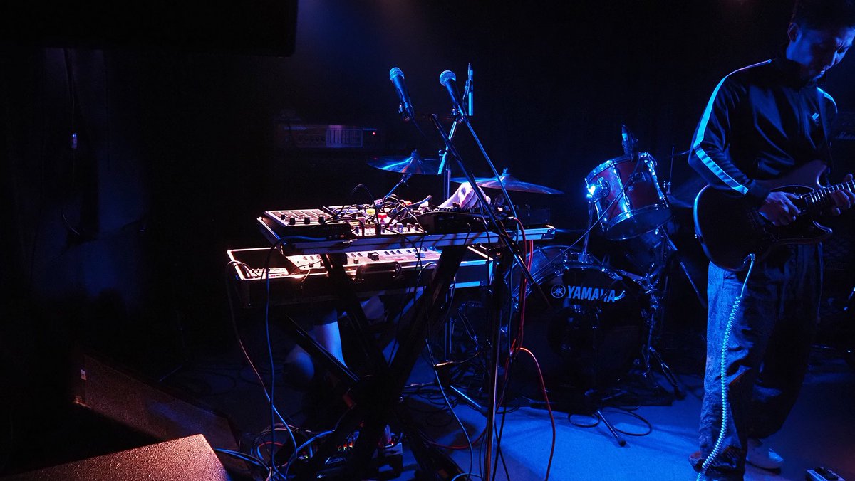 oudi2010's tweet photo. おわかりいただけただろうか。

「主役は左手」

先日の扇町パラダイスのLIVE写真をいただきましたー
#扇町パラダイス 
#THEBRAKE 
#LIVE画像 https://t.co/Xm8pWnD5os