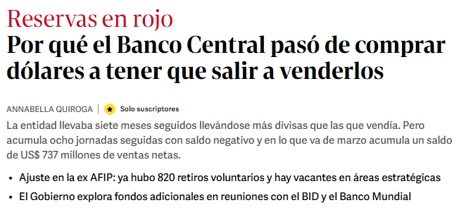CarlosMaslaton's tweet photo. Este titular de Clarín expresa el problema central argentino. Nadie, ni los liberales, cree en el libre mercado. Nadie, salvo yo y un par más, puede decir que la relación dólar-peso no requiere que el Banco Central compre ni venda dólares y que el sistema cambiario ni siquiera requiere de reservas para funcionar. Todos creen que el estado es el que debe fijar el precio de su propia moneda, aún cuando por lógica universal dirigiendo al mercado no pueda determinar precio y cantidad al mismo tiempo. La doctrina oficial de Caputo y Milei es totalmente comunista en esta materia y por eso el fracaso más absoluto del gobierno y la actual corrida bancaria y cambiaria.