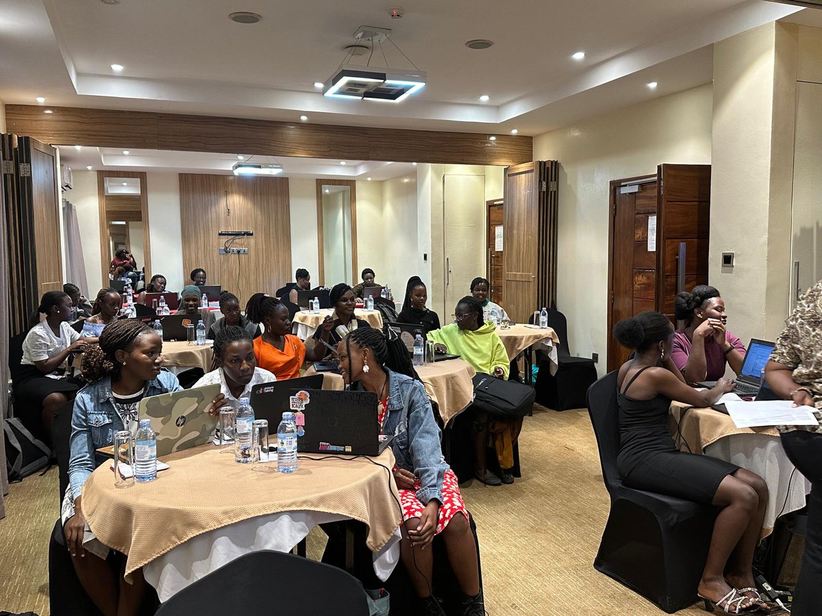CraneCloud_io's tweet photo. Happening now!!! Crane cloud is thrilled to attend Cohort three mid semester final year project presentation , witnessing firsthand the brilliance of women developers shaping the future of tech. !!!#WomeninTech #CraneCloud #Cloudcomputing
@wituganda @CraneCloud_io https://t.co/jyQCFWhooR