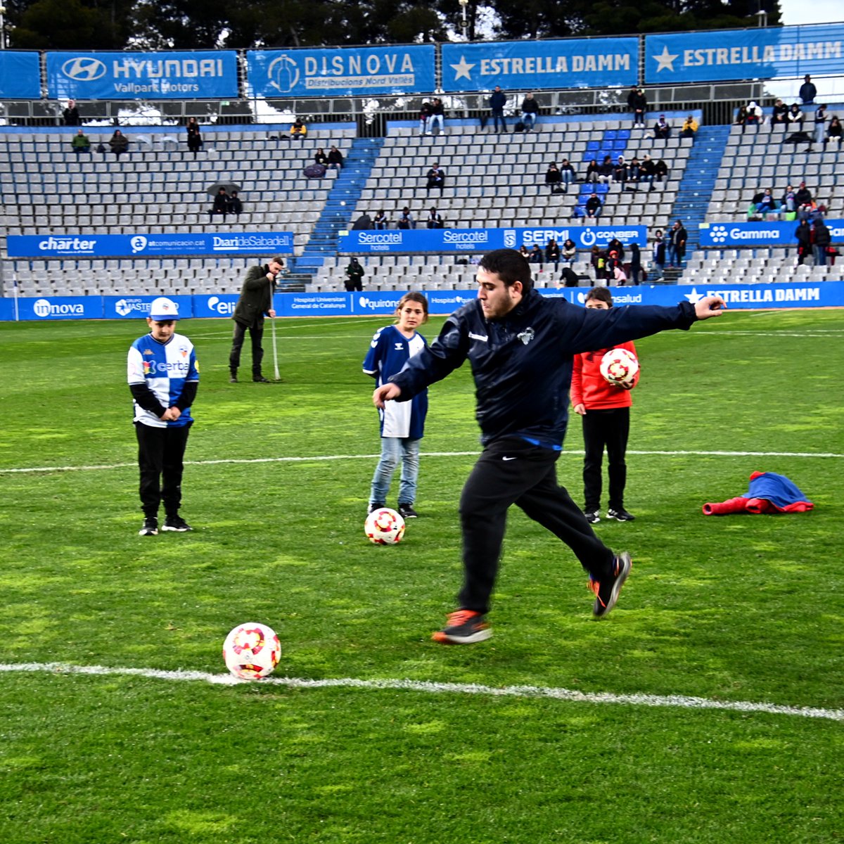 🤩 Torna el 𝐱𝐮𝐭 𝐝𝐞𝐥 𝐦𝐢𝐠 𝐝𝐞𝐥 𝐜𝐚𝐦𝐩!

👀 Vols ser el protagonista a la mitja part del #SabadellMallorcaB? ⚽️

👉🏽 RT i m’agrada a aquest tuit per a participar (2 guanyadors) i dissabte anunciarem als guanyadors

🎁 Premi cortesia de Kisamba

#AMQM