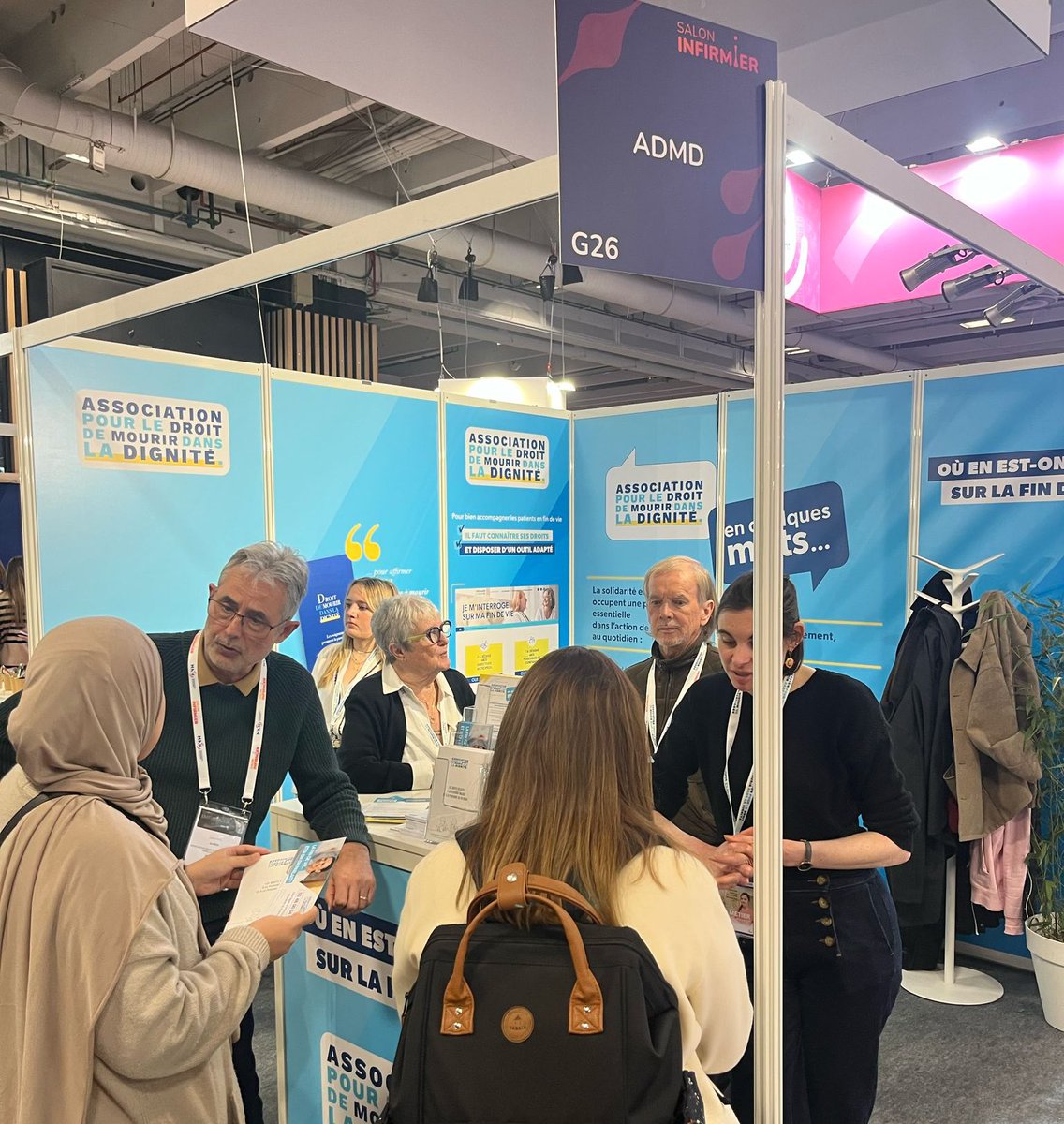 💬 Nouvelle journée au <a href="/SalonInfirmier/">Salon Infirmier</a> ! 
Comme chaque année, cet événement est l'occasion pour notre association de rappeler que nous sommes aux côtés des soignants dans l'accompagnement des patients en fin de vie.
🤲🏻 En effet, la solidarité et l'entraide occupent une place