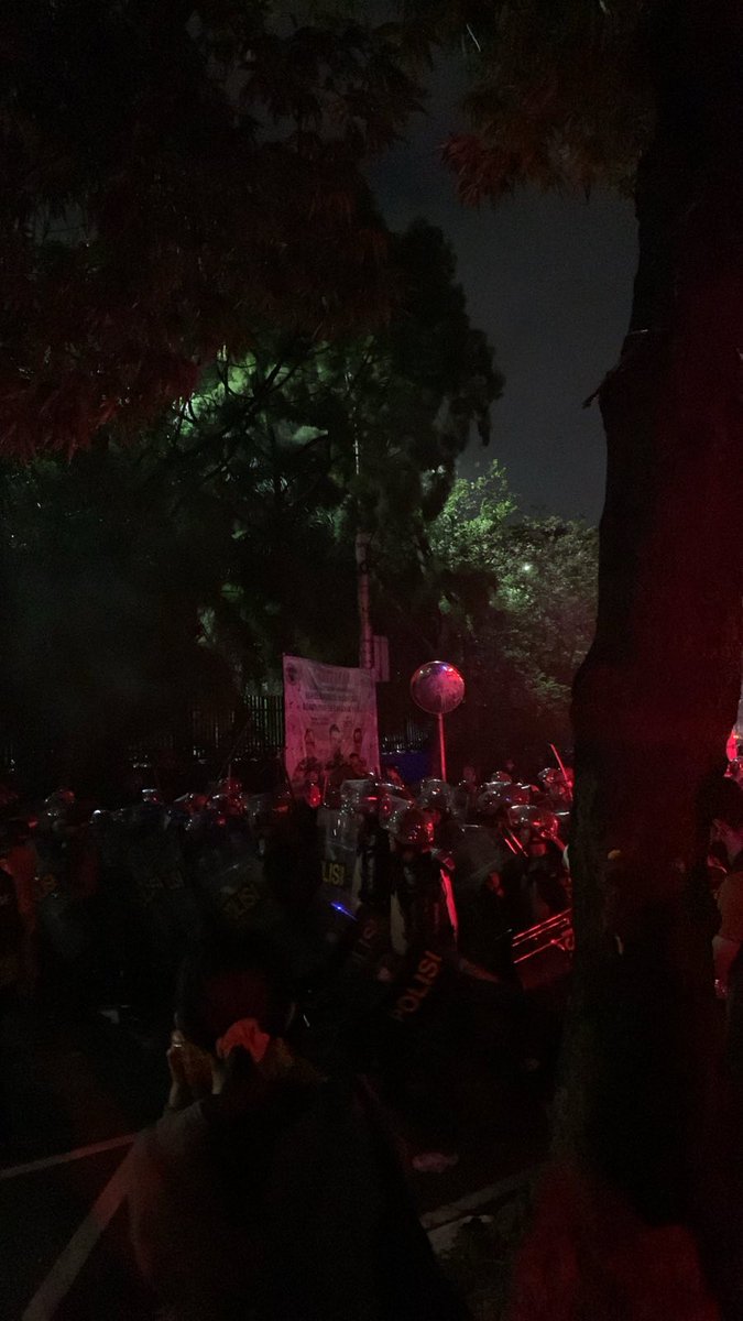 🚨🚨 Posko Medis Flyover DPR-RI Mulai Dikepung Polisi 🚨🚨

📍 Jakarta

#TolakUUTNI
#TolakRUUPolri
#SupremasiSipil