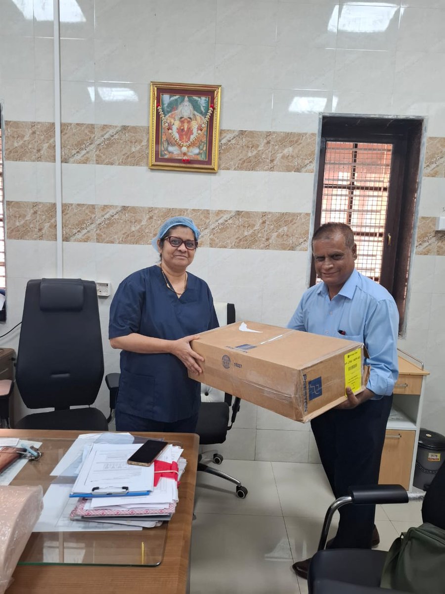 OCA_Foundation's tweet image. OCA Foundation proudly donates 5 CPR Mannequin units to the Indian Society of Anaesthesiologists for life-saving education. Today our patient support executive, Mr. Masood Kazi, handed over the units to the ISA team at KEM Hospital, Parel. 
🫀💙 #OCACares #CPRTraining #SaveLives