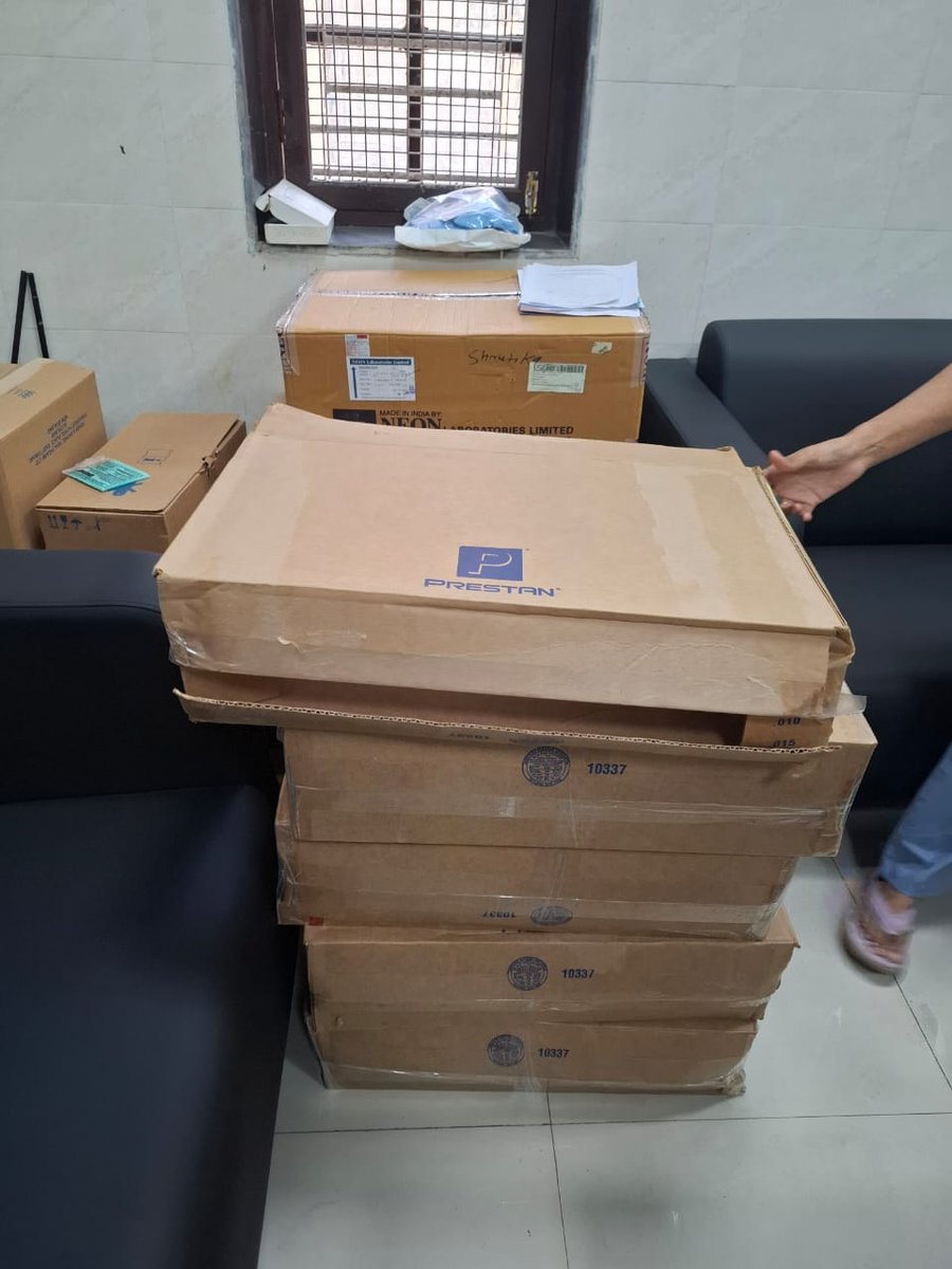 OCA_Foundation's tweet image. OCA Foundation proudly donates 5 CPR Mannequin units to the Indian Society of Anaesthesiologists for life-saving education. Today our patient support executive, Mr. Masood Kazi, handed over the units to the ISA team at KEM Hospital, Parel. 
🫀💙 #OCACares #CPRTraining #SaveLives