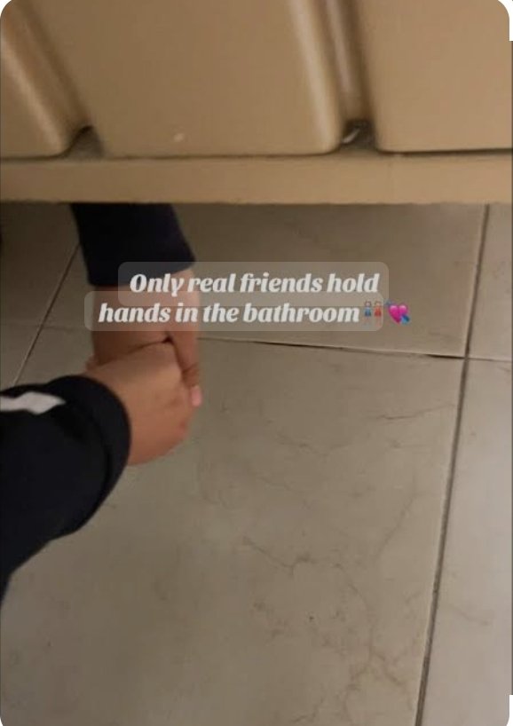 R Ö N N tweet media