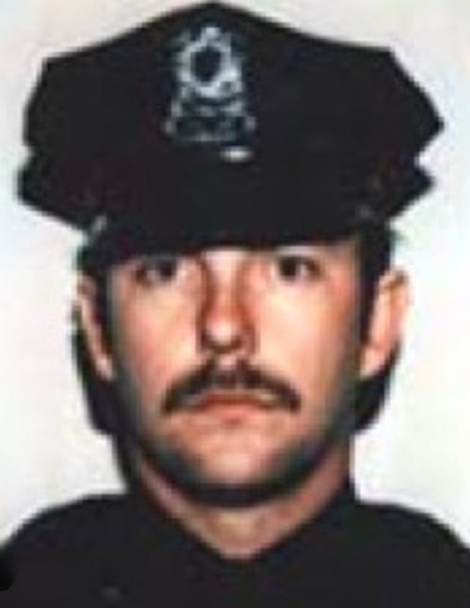 Today, we pause to remember PTL Thomas Strunk, on the 40th anniversary of his line of duty death. PTL Strunk was a veteran member of the #Billerica Police Dept and Fire Dept. BPD99