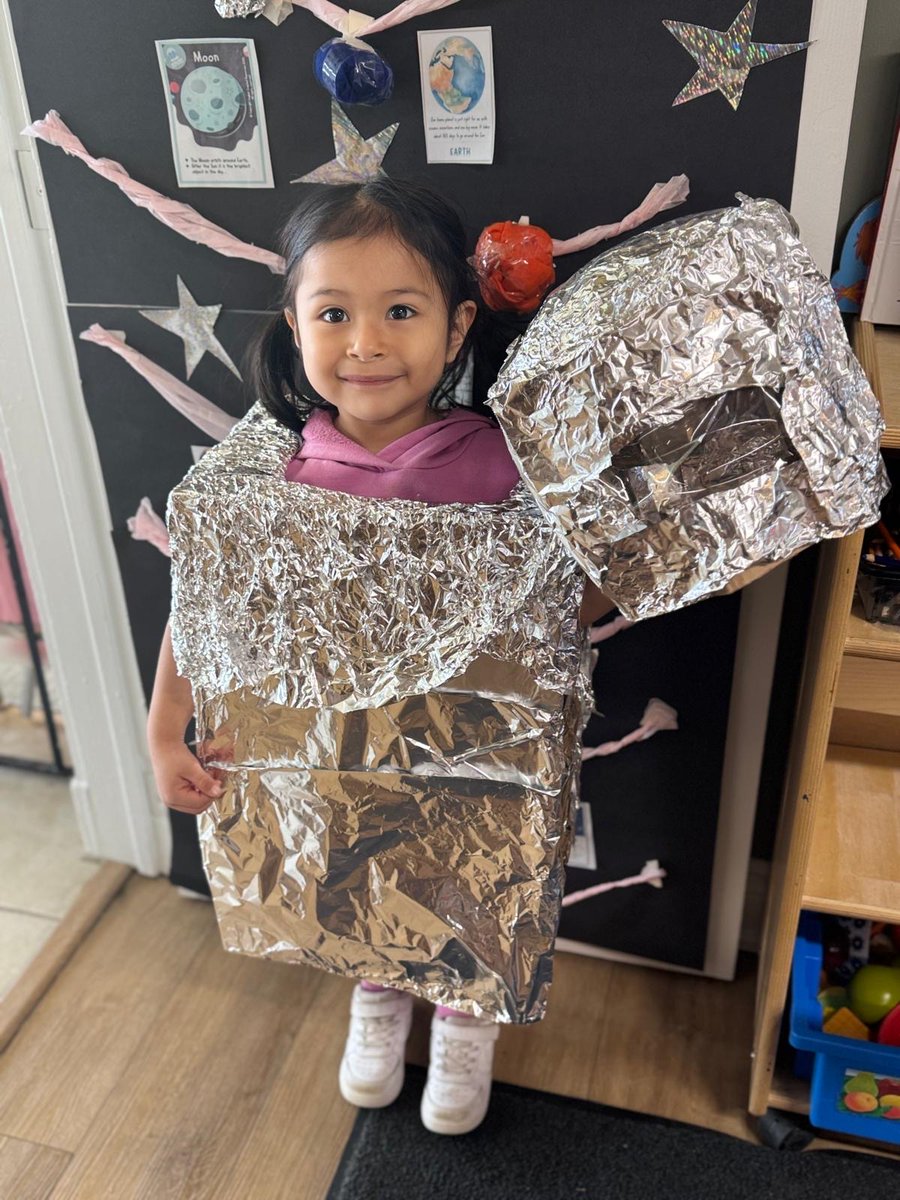 muppetschildren's tweet image. Over March Break, the preschoolers at Glenroy were over the moon with excitement as they explored planetarium-themed activities! 

#GlenroyPreschool #MarchBreakFun #FutureAstronauts #LearningThroughPlay #SpaceAdventure #VictoriaVillage #VVCS
