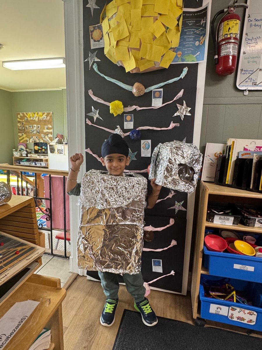 muppetschildren's tweet image. Over March Break, the preschoolers at Glenroy were over the moon with excitement as they explored planetarium-themed activities! 

#GlenroyPreschool #MarchBreakFun #FutureAstronauts #LearningThroughPlay #SpaceAdventure #VictoriaVillage #VVCS