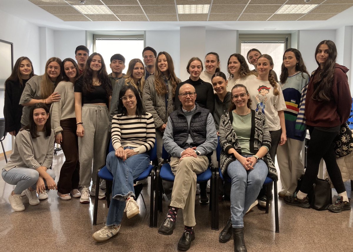 JoseLuisAA 🇪🇺 (@aguayo_um) on Twitter photo <a href="/UMU/">Universidad Murcia</a> 4° grupo/semin. (de 10) instrumental quirúrgico básico y sutura. 3º #Medicina #Murcia 27/03/25
Excelente grupo, dedicados instructores <a href="/adanez_gracia/">Gracia Adánez</a> <a href="/victorsoria65/">Víctor Soria Aledo</a> <a href="/RNCsantander/">Dieter Morales #yosoydelclinico</a>
<a href="/ramirez_cirugia/">Pablo Ramírez Cirugía-Arrixaca</a> <a href="/ceuemumu/">CEUEM</a> <a href="/Area6VegaMedia/">Área 6 Vega Media</a> @damedium
Todos/as aprenden.
Nadie queda atrás‼️ <a href="/UMU/">Universidad Murcia</a> 4° grupo/semin. (de 10) instrumental quirúrgico básico y sutura. 3º #Medicina #Murcia 27/03/25
Excelente grupo, dedicados instructores <a href="/adanez_gracia/">Gracia Adánez</a> <a href="/victorsoria65/">Víctor Soria Aledo</a> <a href="/RNCsantander/">Dieter Morales #yosoydelclinico</a>
<a href="/ramirez_cirugia/">Pablo Ramírez Cirugía-Arrixaca</a> <a href="/ceuemumu/">CEUEM</a> <a href="/Area6VegaMedia/">Área 6 Vega Media</a> @damedium
Todos/as aprenden.
Nadie queda atrás‼️