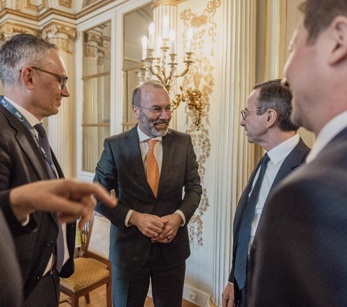 Manfred Weber (@manfredweber) on Twitter photo Merci de partager avec nous votre analyse, <a href="/BrunoRetailleau/">Bruno Retailleau</a>, sur l'importance que l’Europe, de concert avec les Etats membres, doit jouer pour assurer la sécurité des citoyens.
L’UE doit assumer sa défense avec détermination, unité et ambition. Merci de partager avec nous votre analyse, <a href="/BrunoRetailleau/">Bruno Retailleau</a>, sur l'importance que l’Europe, de concert avec les Etats membres, doit jouer pour assurer la sécurité des citoyens.
L’UE doit assumer sa défense avec détermination, unité et ambition.