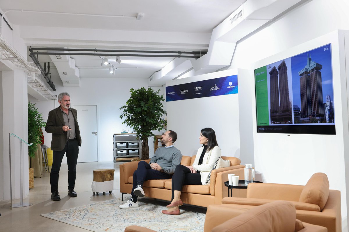 nanarquitectura's tweet photo. ¡Y ya estamos con el tercer y último bloque de #EspacioNAN “Innovación y compromiso con el entorno”! Con la participación de @luisvidalarch, @saintgobaines y GCA Architects 💯 https://t.co/vSGpFz7nZn