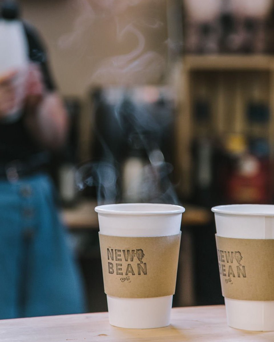 AlimentsNB's tweet image. Les torréfacteurs du Nouveau-Brunswick offrent le remède idéal pour égayer vos matins frisquets. Que vous aimiez l’atmosphère chaleureuse d’un café ou le confort de votre maison, commencez votre journée avec une délicieuse tasse de café et achetez local pour de bon! ☕️❤️☀️