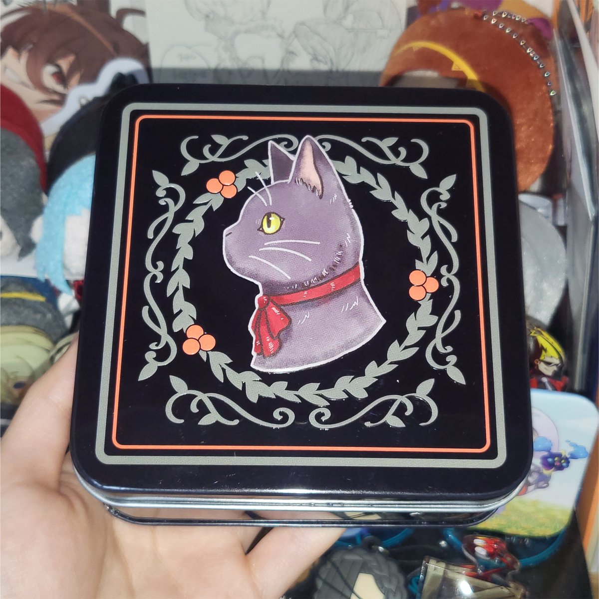 아니 그리고 이게...?ㅠ_ㅠ 넘 귀엽지않나요
미니 야타가라스다....틴케이스에도 검은색 냥이가.😭🐈‍⬛