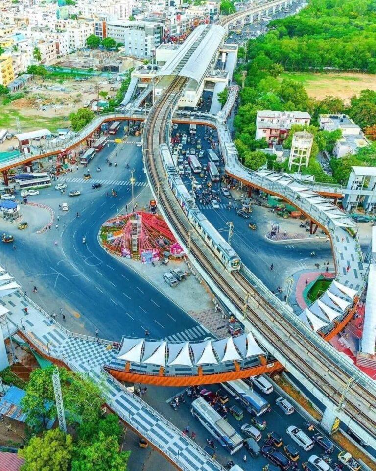 RailAnalysis's tweet photo. #HyderabadMetro to expand skywalk #connectivity for seamless #urbanmobility and pedestrian movement in the city
Read more: https://t.co/bdcj9FDdTU
#Phase1 #Safetysecurity #Stations #Construction #Greenmobility #HMRL #Infrastructure #Substainabledevelopment #Railanalysis https://t.co/9hxhz93dYB