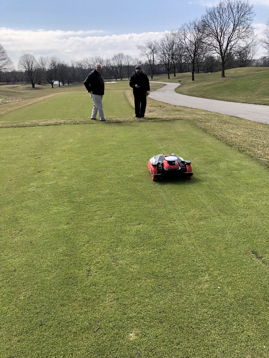 Kress Robotic Mower cutting bentgrass tee.  Check out the new technology and demo w Clesen’s ⁦<a href="/Clesens_/">Clesens_</a>⁩ #roboticmowers .