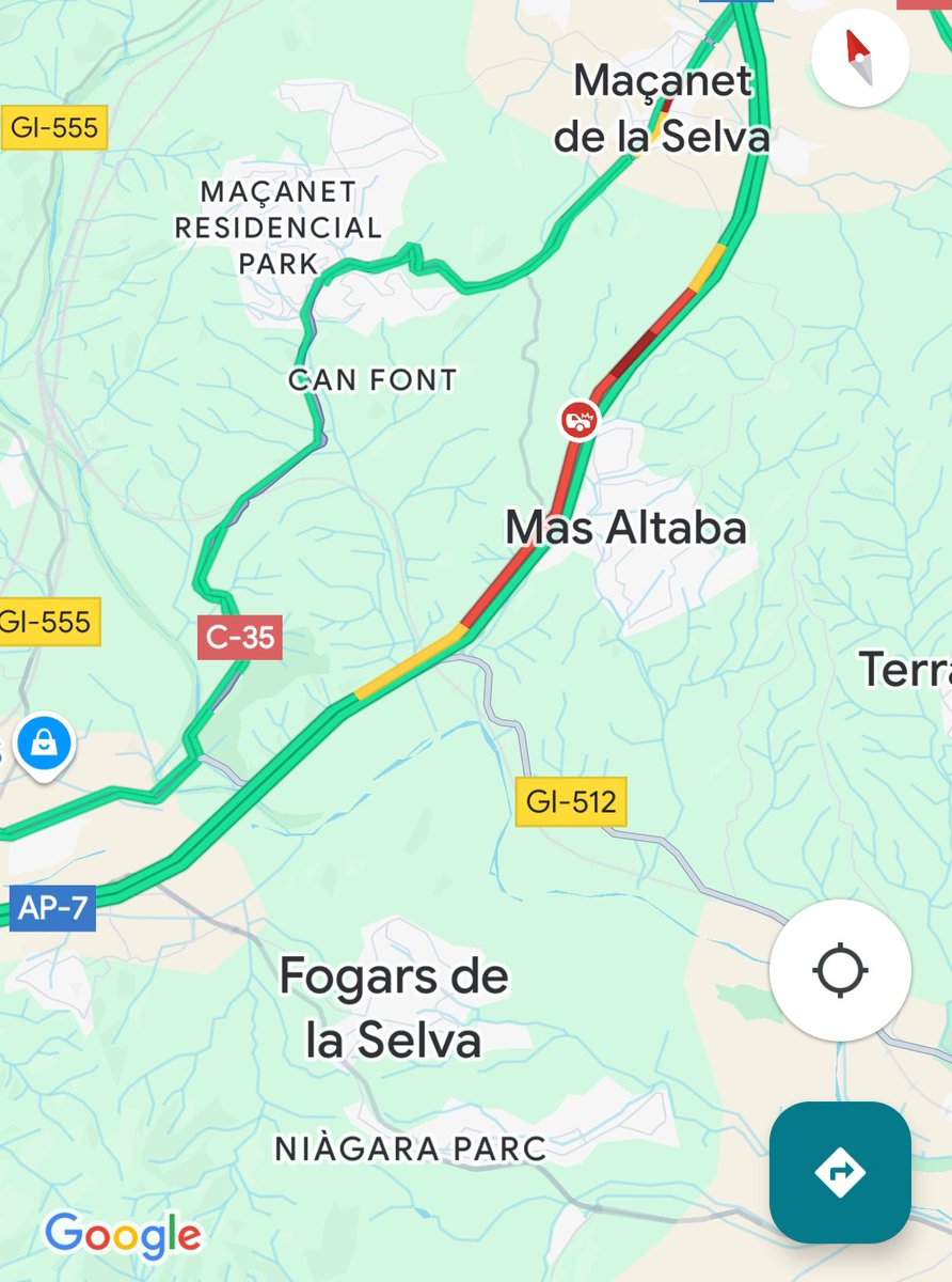 Després de moltes publicacions i les corresponents trucades al 112, ha passat el que havia de passar, l'AP-7 està tallada a l'altura de la Tordera on hi ha sis cotxes accidentats amb rodes punxades pels forats que hi ha sentit Barcelona. Qui necessiti imatges que contacti.